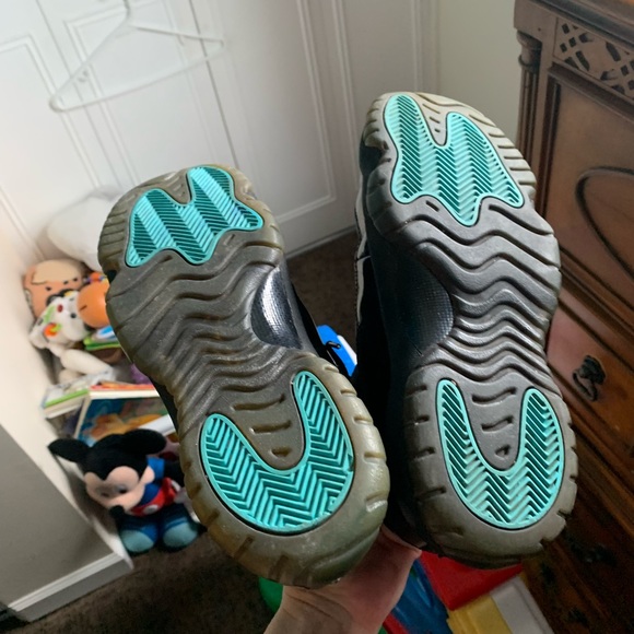 Air Jordan 11 Retro ‘Gamma Blue’ - Picture 3 of 5